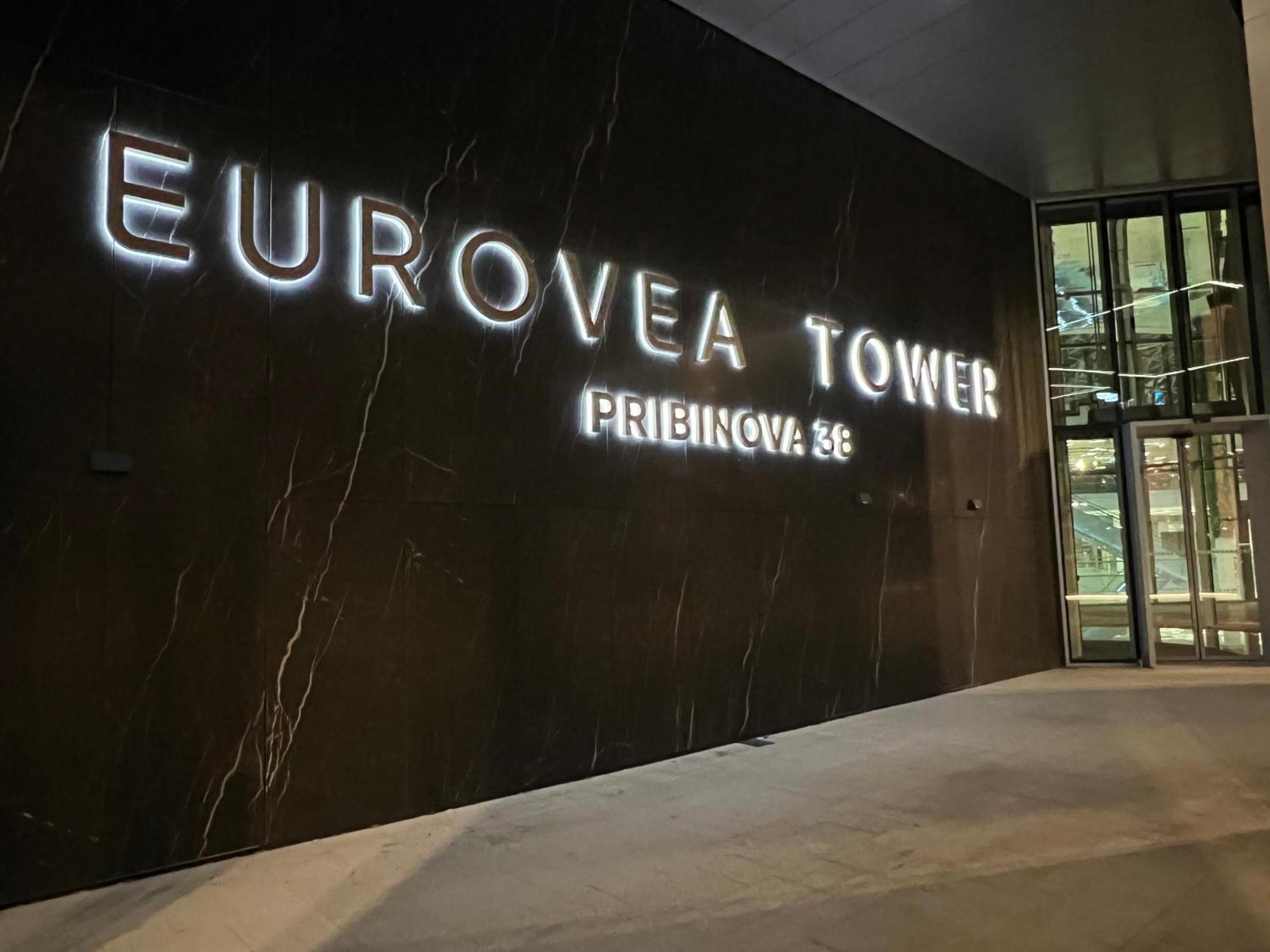 Nikas Eurovea Apartments - Free Parking Bratislava Ngoại thất bức ảnh