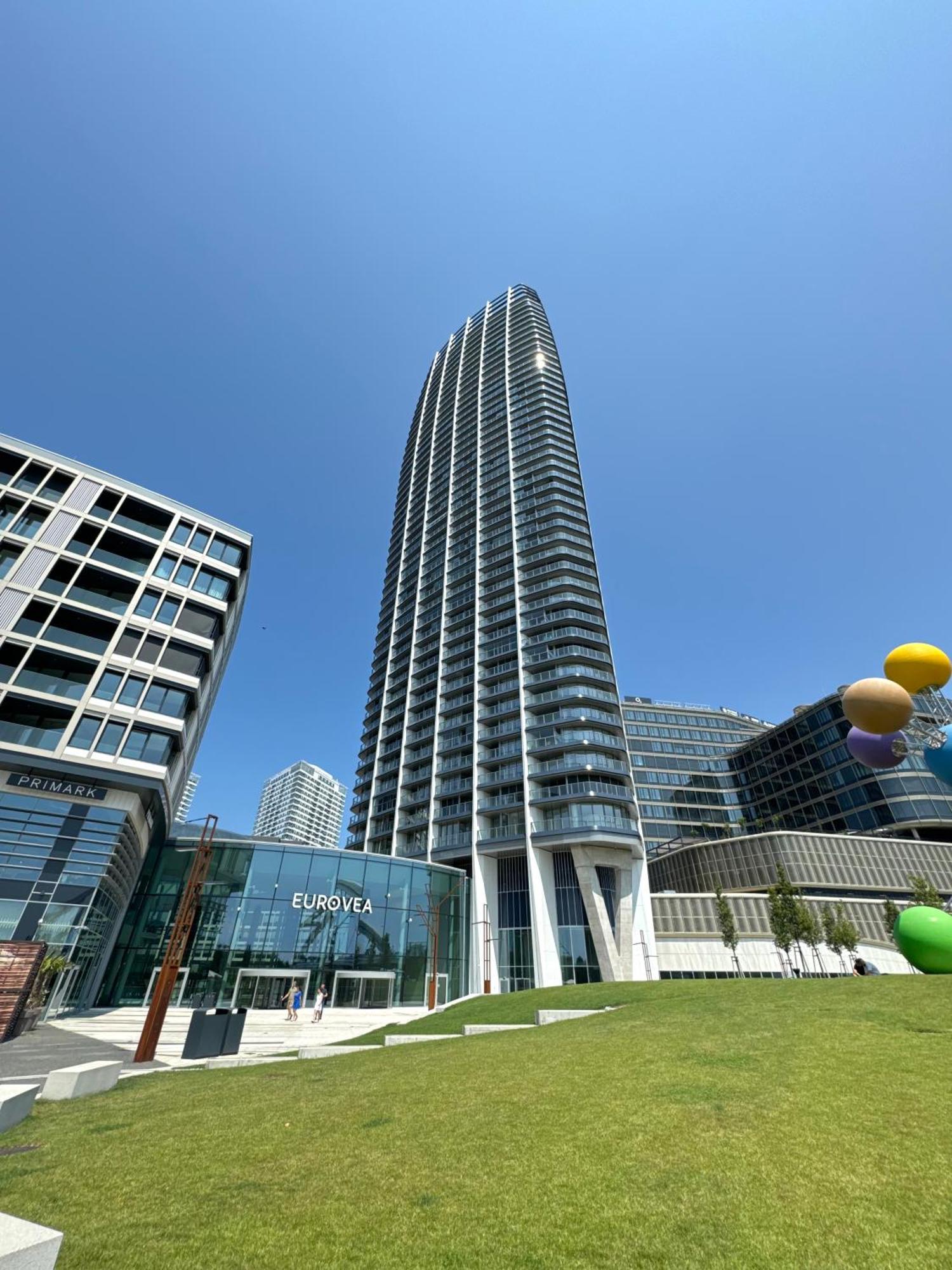 Nikas Eurovea Apartments - Free Parking Bratislava Ngoại thất bức ảnh